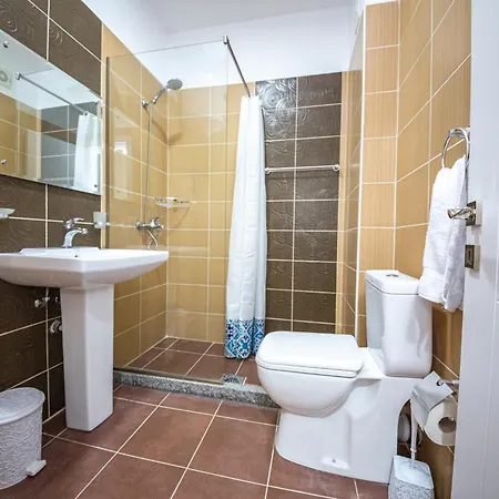 Ponari S Hotel Kryemedhej